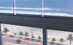 Apartamento de frente para o mar em Mongaguá